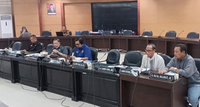 Rapat Pansus DPRD Provinsi Gorontalo dalam pembahasan Ranperda RPJPD Provinsi Gorontalo tahun 2025-2045 di aula Dulohupa, Senin (8/7/2024). (foto: Sari/gopos)