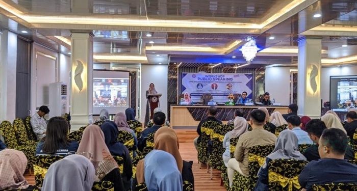Pelaksanaan Workshop Public Speaking di Universitas Bina Taruna Gorontalo, Rabu (17/7/2024)