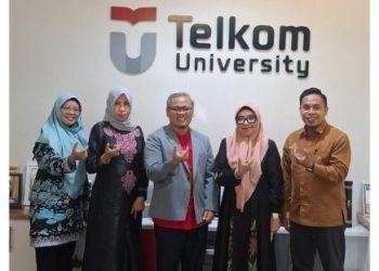 Rektor Universitas Bina Taruna Gorontalo Ellys Rachman saat diterima Rektor Universtas Telkom Bandung Adiwijaya, Kamis (11/7/2024).