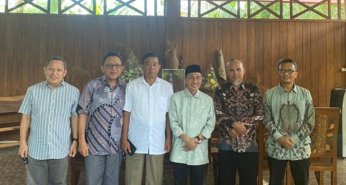 Nelson Pomalingo bersama jajaran Badan Pimpinan Harian (BPH) Universitas Muhammadiyah Gorontalo, sabtu (20/07/24)