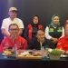 Ketua DPW PPP, Nelson Pomalingo bersama Ketua DPD PDIP, Kris Wartabone terlihat akrab saat makan malam bersama di GrandQ Hotel Gorontalo.