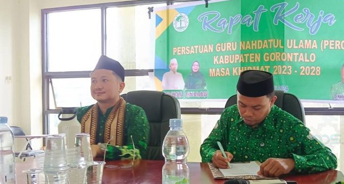 Ketua Pergunu Kabupaten Gorontalo Dr. Habibie Yusuf memimpin Raker Pergunu