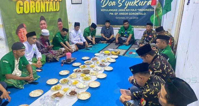 Pelaksanaan doa 1 muharram sekaligus dirangkaikan dengan doa kepulangan jemaah haji ke tanah air oleh PW Ansor Gorontalo di sekretariat Ansor, Ahad (7/7/2024)