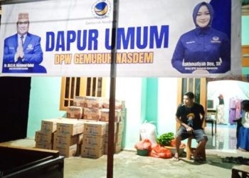 Dapur Umum DPW Gemuruh Partai NasDem untuk menyuplai kebutuhan makanan dan minuman korban bencana alam di masa darurat (dok. NasDem Gorontalo)
