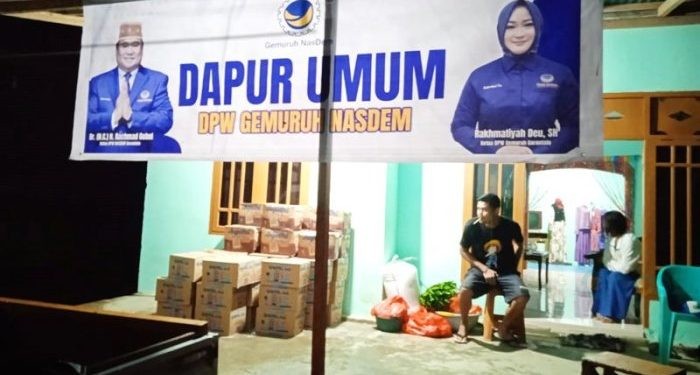 Dapur Umum DPW Gemuruh Partai NasDem untuk menyuplai kebutuhan makanan dan minuman korban bencana alam di masa darurat (dok. NasDem Gorontalo)