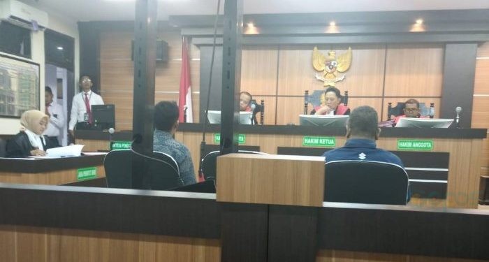 RB  warga Desa Datahu Kecamatan Tibawa Kabupaten Gorontalo harus menekam di penjara. Ia divonis selama 9 bulan penjara dan dan denda Rp 10juta