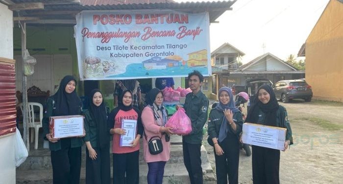 Penyaluran bantuan untuk korban banjir di Desa Tolite, Kecamtan Tilango, Kabupaten Gorontalo (dok. istimewa)