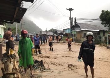 Banjir yang melanda Kelurahan Talumolo Kec. Dumbo Raya, Kota Gorontalo,  Rabu (10/7/2024). (Rama/Gopos)