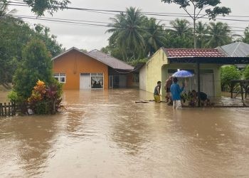Salah satu rumah di Kelurahan Tenilo, Limboto Barat diterjang banjir.(Foto Abin gopos)