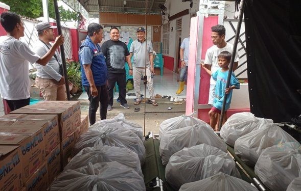 Bantuan untuk korban banjir berupa bahan makanan siap saji dan sejumlah kebutuhan pokok disalurkan di Kecamatan Tilango dan Telaga Kabupaten Gorontalo.