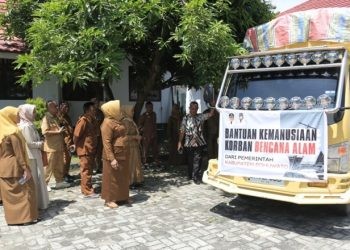 Wakil Bupati Pohuwato Suharsi Igirisa disela-sela pelepasan bantuan untuk korban banjir di Kota Gorontalo, Selasa (16/7/2024).(Foto Yusup/gopos)