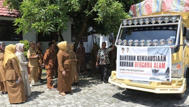 Wakil Bupati Pohuwato Suharsi Igirisa disela-sela pelepasan bantuan untuk korban banjir di Kota Gorontalo, Selasa (16/7/2024).(Foto Yusup/gopos)