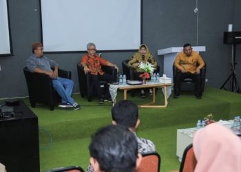 Wakil Bupati Pohuwato, Suharsi Igirisa, didampingi Kepala Dinas Pekerjaan Umum (PU), Risdiyanto Mokodompit, Kepala Dinas Perumahan dan Kawasan Permukiman (Perkim), Fadli Sanad, melakukan pertemuan koordinasi Balai Prasarana Permukiman Wilayah Gorontalo, Normansyah Wartabone, Jumat (19/7/2024) (Istimewa)