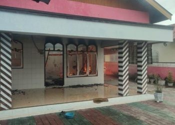 Kebakaran rumah di Kelurahan Dutulanaa Kecamatan Limboto, Kabupaten Gorontalo, Sabtu (6/7/2024). (Foto Istimewa)