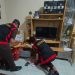 Tim dari Kejati Gorontalo saat menggeledah rumah milik tersangka AA terkait kasus dugaan korupsi peningkatan eks jalan Panjaitan Kota Gorontalo.(Foto Putra)