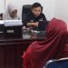 Salah satu warga saat melaporkan praktek politik uang yang diduga dilakukan oleh oknum caleg PKS saat PSU 2024 di Pohuwato.(Foto yusup/gopos)