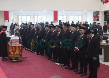 Anggota DPRD Bone Bolango Periode 2024-2029 resmi dilantik, Rabu siang (14-8-1024). Pelantikan berlangsung di ruang Paripurna DPRD Kabupaten Bone Bolango.