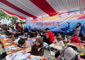 Alfamart Gorontalo turut mendukung pembukaan perdana Festival Hiu Paus Gorontalo 2024 melalui lomba mewarnai hiu paus untuk anak-anak, Sabtu (31/8/2024).