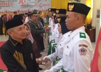 Pengukuhan 30 Anggota Paskibraka Pohuwato, berlangsung di gedung panua Pohuwato, Kamis (15/08/2024) (Yusuf/Gopos)