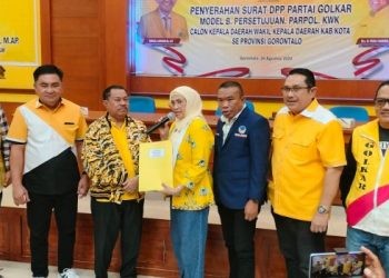 Penyerahan Surat Keputusan pencalonan kepala dan wakil kepala daerah Partai Golkar Provinsi Gorontalo
