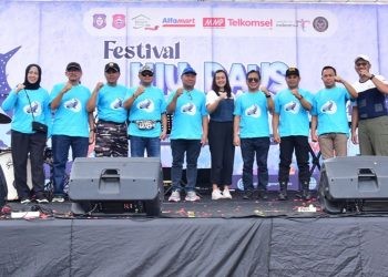 Pembukaan Festival Hiu Paus Gorontalo 2024 yang digelar di Desa Botubarani, Kecamatan Kabila Bone, Kabupaten Bone Bolango, Gorontalo, Sabtu (31/8/2024).(Foto Haris Diskominfotik)