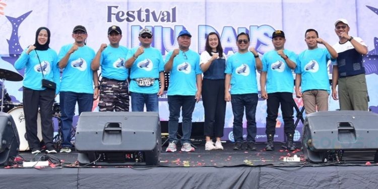Pembukaan Festival Hiu Paus Gorontalo 2024 yang digelar di Desa Botubarani, Kecamatan Kabila Bone, Kabupaten Bone Bolango, Gorontalo, Sabtu (31/8/2024).(Foto Haris Diskominfotik)