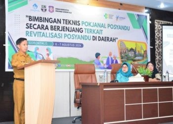 Bimtek Pokjanal Posyandu Secara Berjenjang terkait Revitalisasi Posyandu di buka Kadis Kesehatan Anang S. Otoluwa dan dihadiri Ketua TP. PKK Djoewiati Rudy Salahuddin dan Kabid Kesmas Erni N. Mansur.