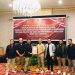 Foto penyerahan berita acara hasil Rapat Pleno Terbuka Rekapitulasi Hasil Verfak Dokumen Syarat Dukungan Bapaslon Perseorangan Pemilihan Walikota dan Wakil Walikota Kota Gorontalo 2024 kepada LO Pasangan RAMAH di Hotel Grand Quality (Minggu/18/04/2024) Rama/Gopos