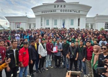 Capt: Petisi diterima dan ditandatangani oleh Anggota DPRD Provinsi Gorontalo (23/08/24)