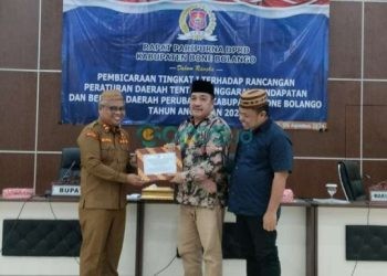 Rapat Paripurna DPRD Bone Bolango Pembicaraan Tingkat I Terhadap Rancangan Peraturan Daerah Tentang Anggaran Pendapatan Dan Belanja Daerah Perubahan Kabupaten Bone Bolango Tahun Anggaran 2024, Selasa malam (6-8-2024).