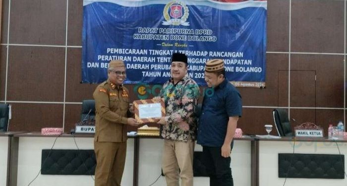 Rapat Paripurna DPRD Bone Bolango Pembicaraan Tingkat I Terhadap Rancangan Peraturan Daerah Tentang Anggaran Pendapatan Dan Belanja Daerah Perubahan Kabupaten Bone Bolango Tahun Anggaran 2024, Selasa malam (6-8-2024).