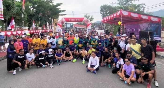 Penjabat Gubernur Gorontalo, Rudy Salahuddin secara resmi meluncurkan Gorontalo Half Marathon 2024. (Putra/Gopos)