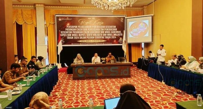 Rapat Kerja Persiapan Pelaksanaan Pemeriksaan Kesehatan Pasangan Calon dan Penyusunan Tim Pemeriksaan Kesehatan Pasangan Calon Gubernur dan Wakil Gubernur, Bupati dan Wakil Bupati, Walikota dan Wakil Walikota Tahun 2024 dalam Pilkada Serentak Tahun 2024 di Hotel Grand Q Kota Gorontalo, Senin (12-8-2024).