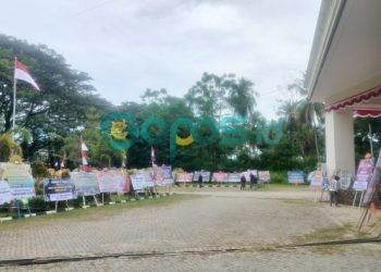 Puluhan karangan bunga mewarnai pelantikan anggota DPRD Periode 2024-2029.
