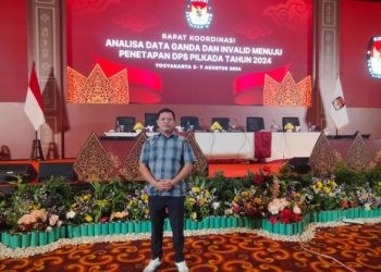 Anggota KPU Kota Gorontalo, Junaidiri Yusrin saat menghadiri Rapat Koordinasi Analisa Data Ganda dan Invalid Menuju Penetapan DPS Pilkada Tahun 2024 di Yogyakarta 3-7 Agustus 2024