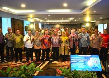 Foto bersama Entry Meeting Kegiatan Oceans for Prosperity – LAUTRA Komponen 3 yang dilaksanakan di Provinsi Gorontalo bertempat di Hotel Aston, Kamis (1/8/2024). (Foto – Nova Diskominfotik)