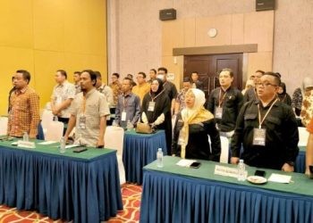Ketua dan Anggota Bawaslu Kabupaten Bone Bolango, Sofyan Djama (ketua), Alti Mohamad (anggota) dan Yulianti Laliyo (anggota) serta Kepala Sekretariat Arkan Karim ikuti Pelatihan Pengawasan Tahapan Pemilihan Kepala Daerah Serentak Tahun 2024 yang dilaksanakan oleh Bawaslu Provinsi Gorontalo di Grand Q Hotel Kota Gorontalo, Sabtu (3-8-2024)
