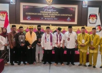 Pasangan Toni-Rustam (TULUS) saat mendaftar ke KPU Provinsi Gorontalo untuk Pilgub Gorontalo 2024, Rabu (28/8/2024).(Putra/gopos)