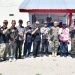 Bupati Pohuwato, Syarif Mbuinga (jaket merah putih) bersama Kepala Satpol PP Provinsi Gorontalo, Masran Rauf, saat penilaian lomba siskamling di Desa Marisa Utara, Kecamatan Marisa, Pohuwato, Kamis (15/8/2024)