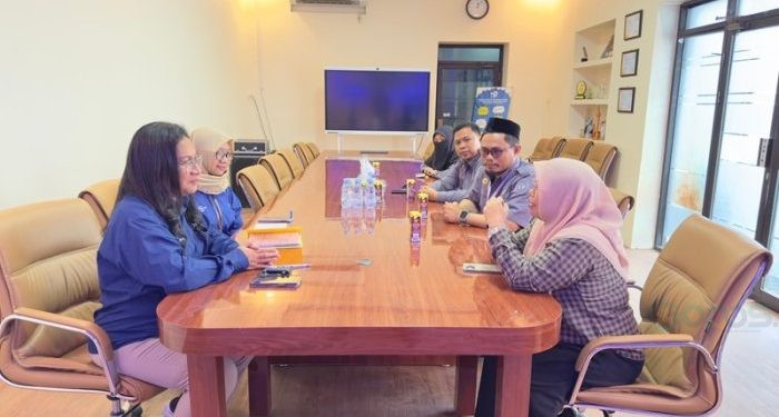 Bawaslu Kota Gorontalo menyambangi kantor berita TVRI Gorontalo, Senin (5/8/2024). (Foto: Humas Bawaslu)