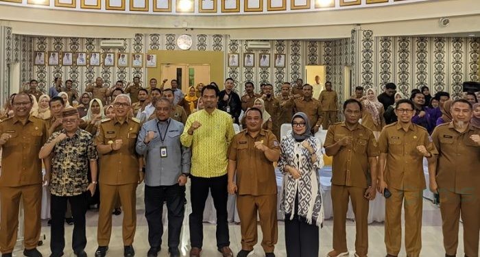 Foto Bersama dalam acara Launching SI BESI di Aula Dulohupa Kantor Gubernur Gorontalo, Selasa (6/8/2024).