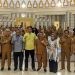 Foto Bersama dalam acara Launching SI BESI di Aula Dulohupa Kantor Gubernur Gorontalo, Selasa (6/8/2024).