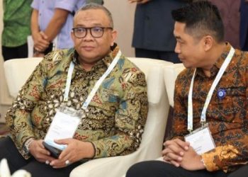 Wamenaker Afriansyah Noor (kiri) ketika menghadiri Seminar Social Security for Self - Employed and Platform Workers di Kuala Lumpur, Malaysia, Selasa (27/8/2024) (ANTARA/HO-Kemnaker)
