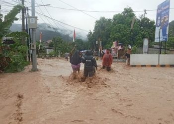 Banjir bandang di tiga Kecamatan di Kabupaten Bone Bolango, Gorontalo berdampak pada 1.445 warga setempat, Senin (26/8/2024).(foto Indra)