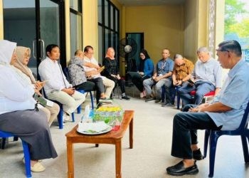 Kunjungan kerja Komisi I DPRD Provinsi di Sekretariat Panitia Pemungutan Kecamatan Kabila, Kabupaten Bone Bolango. (foto.istimewa)