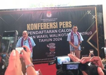 Konfrensi Pers Bapaslon AIR setelah melakukan pendaftaran di KPU Kota Gorontalo (Selasa/27/8) Foto Rama/Gopos