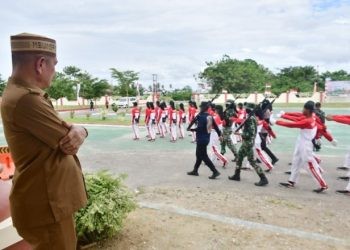 Bupati Pohuwato Pantau Latihan Paskibraka, di Kantor Sementara Bupati Pohuwato, Selasa (14/08/2024) (F. Iwan Karim)