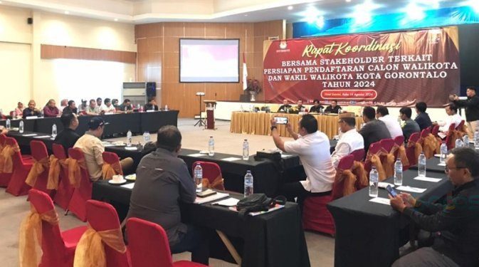 Rapat Koordinasi bersama stakeholder terkait persiapan pendaftaran calon kepala daerah 2024 di Hotel Damhil, Rabu (14/8/2024) (foto Rama/Gopos)