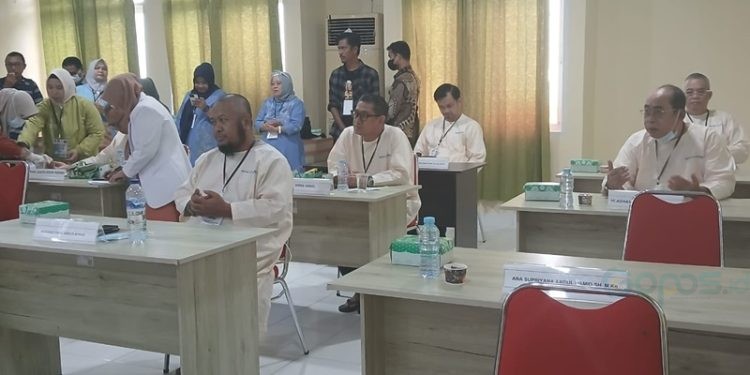 Sedikitnya ada sembilan cakada menjalani pemeriksaan kesehatan di RSAS Kota Gorontalo, Jumat (30/8/2024). (Foto sari gopos)