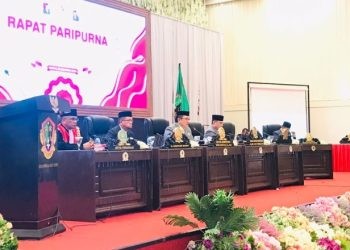 Ketua sementara DPRD Kota Gorontalo Totok Bachtiar saat memberikan sambutannya Senin (12/8/2024).(Foto Rama/gopos)